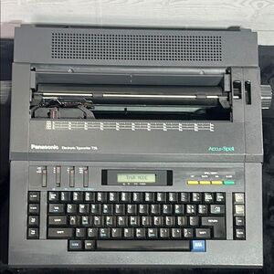 Panasonic Electronic‎ Typewriter T30 - Black